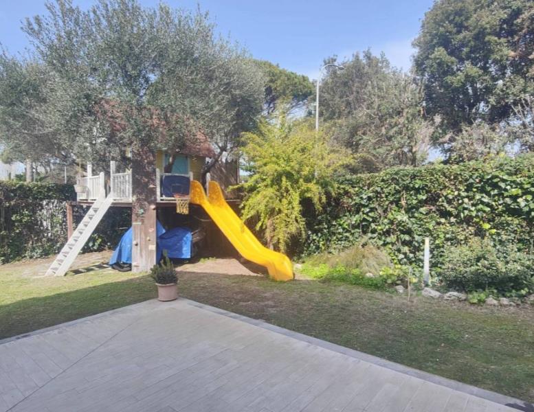 casa indipendente in vendita a Roma in zona Casal Palocco