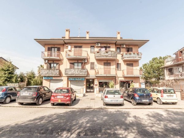 appartamento in vendita a Roma in zona Case Rosse