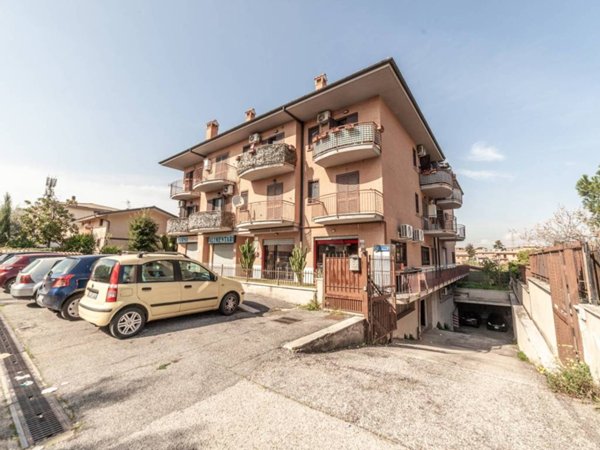 appartamento in vendita a Roma in zona Case Rosse