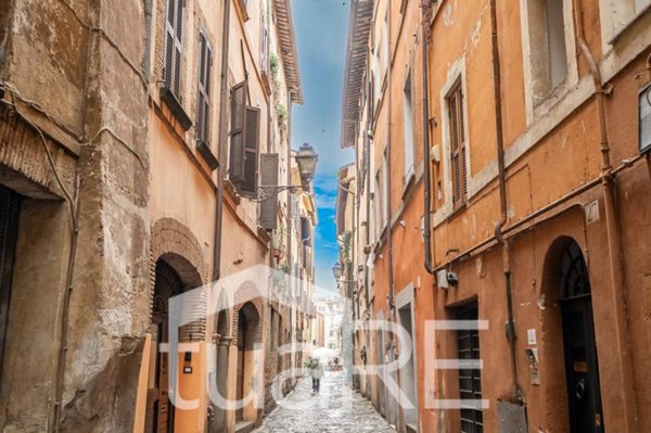 appartamento in vendita a Roma in zona Rione Regola