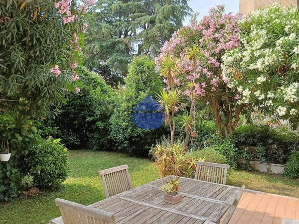 appartamento in vendita a Roma in zona Appio Pignatelli