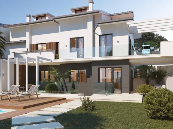 casa indipendente in vendita a Roma in zona Casal Palocco