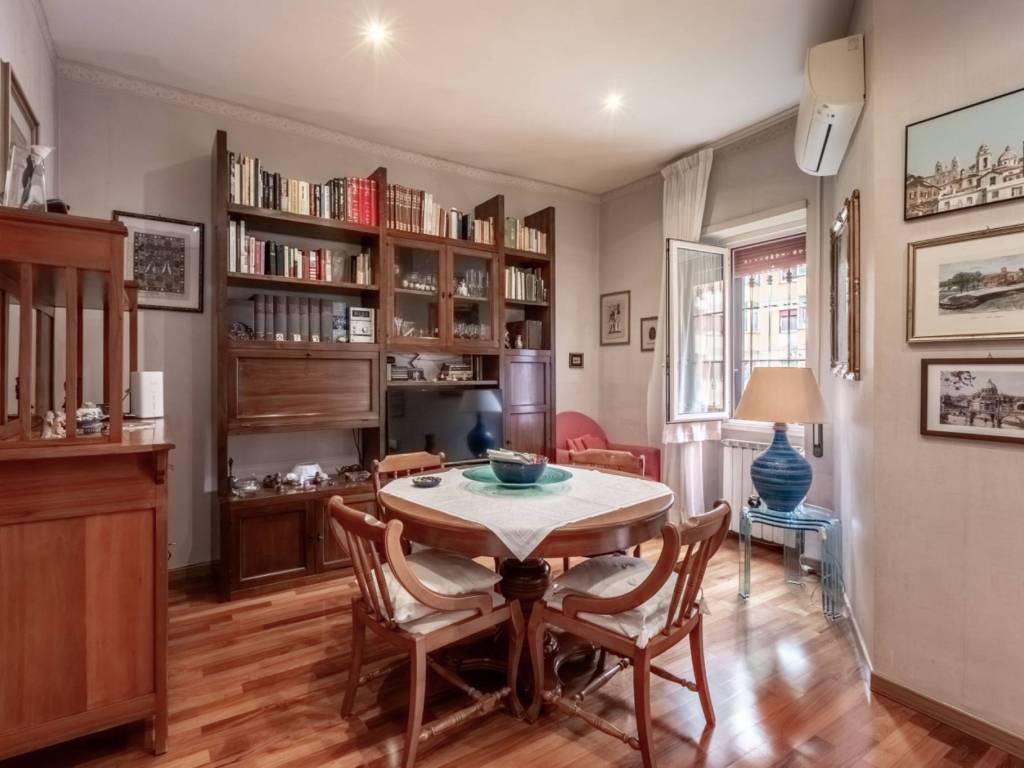 appartamento in vendita a Roma in zona Ardeatino