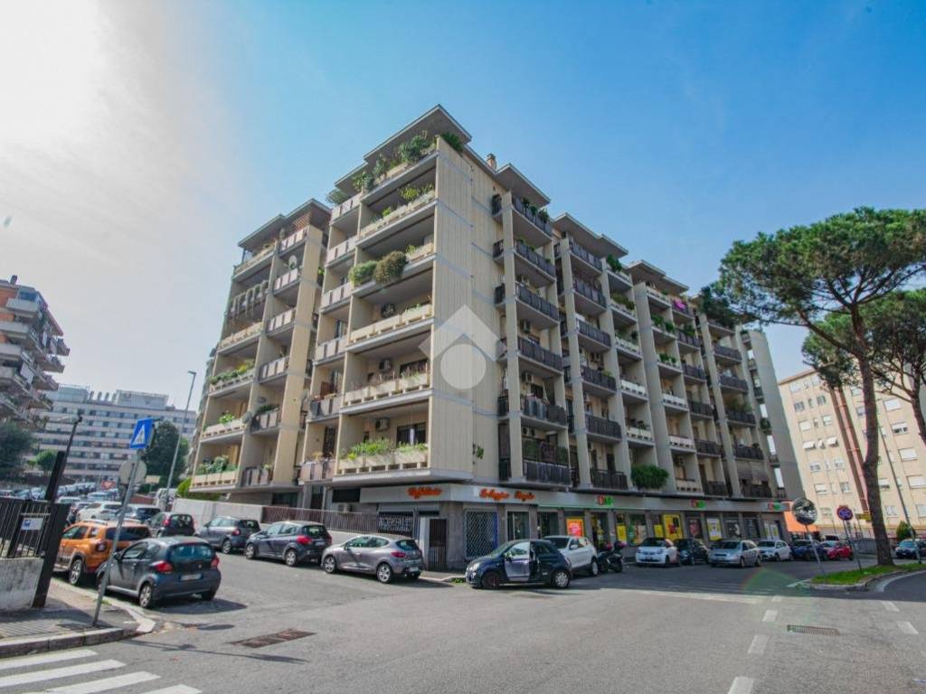 appartamento in vendita a Roma in zona EUR