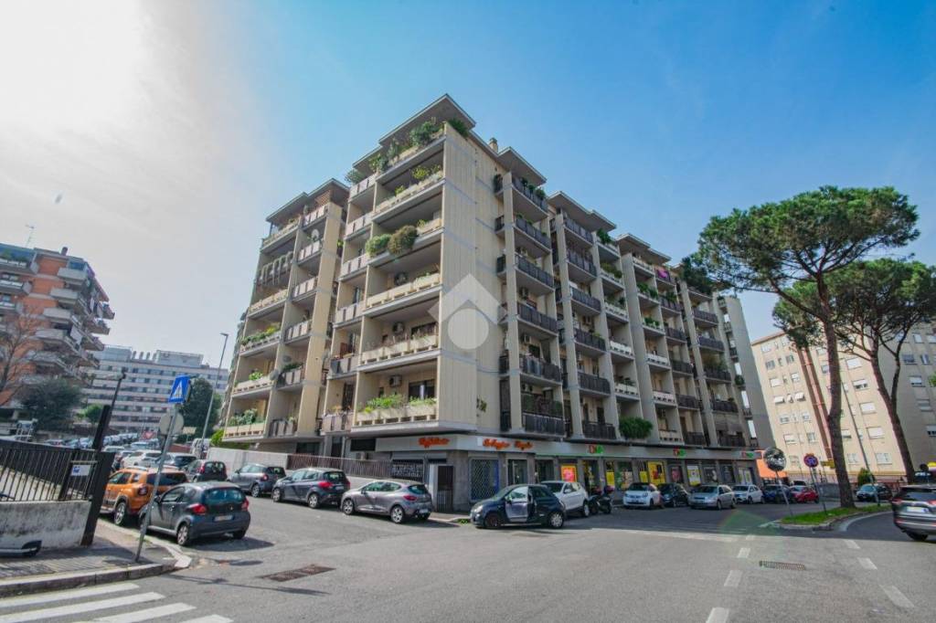 appartamento in vendita a Roma in zona EUR