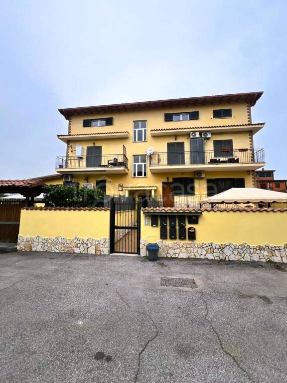 appartamento in vendita a Roma in zona Tor Bella Monaca