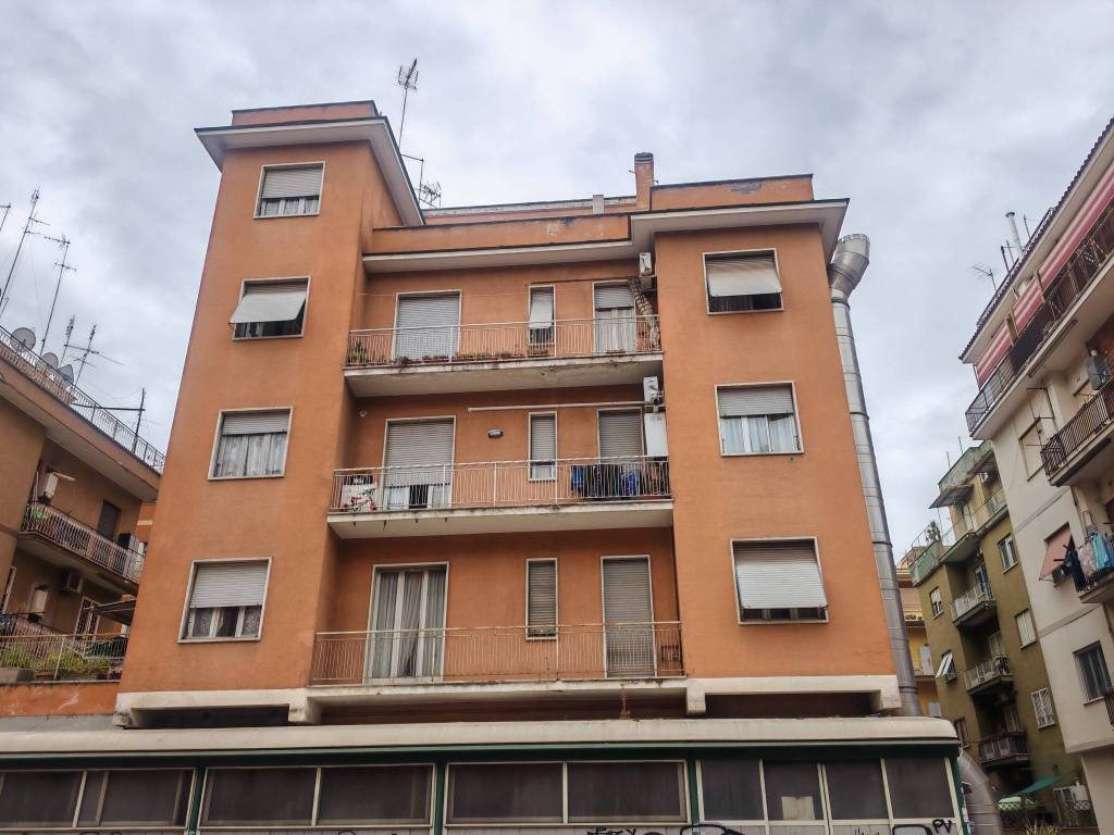 intera palazzina in vendita a Roma in zona Prenestino-Centocelle