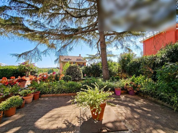 casa indipendente in vendita a Roma in zona Valle Santa