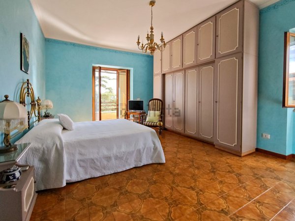 casa indipendente in vendita a Roma in zona Valle Santa