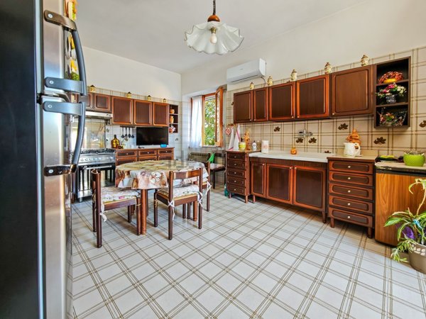 casa indipendente in vendita a Roma in zona Valle Santa