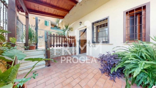 casa indipendente in vendita a Roma in zona Lunghezza