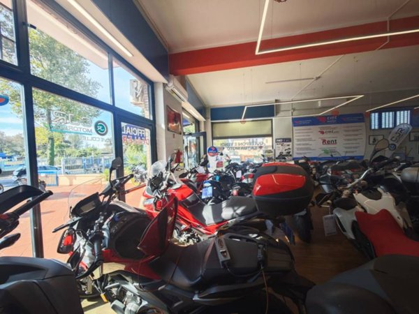 negozio in vendita a Roma in zona Ponte di Nona