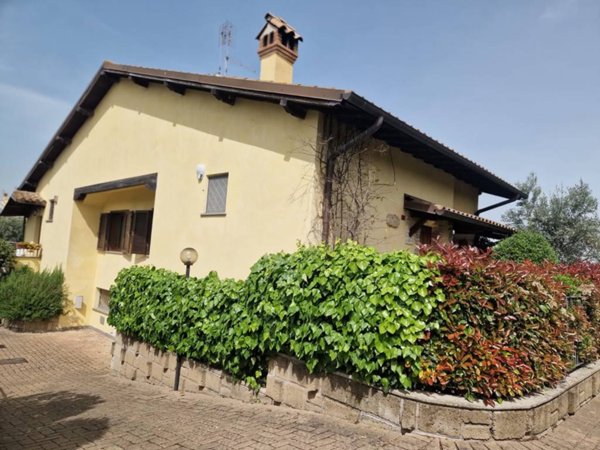 casa indipendente in vendita a Roma in zona Massimina/Casal Lumbroso