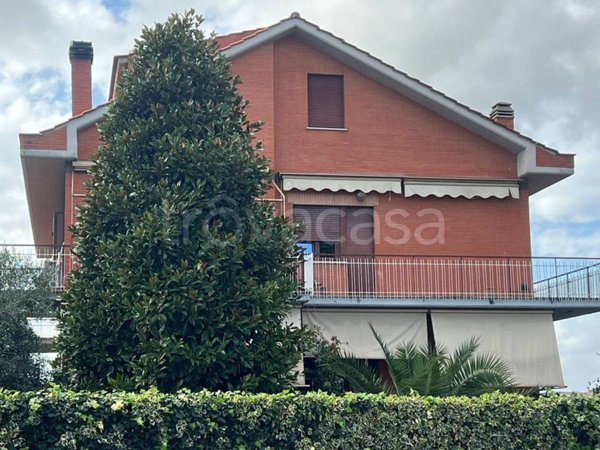 casa indipendente in vendita a Roma