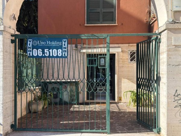appartamento in vendita a Roma in zona Ostiense