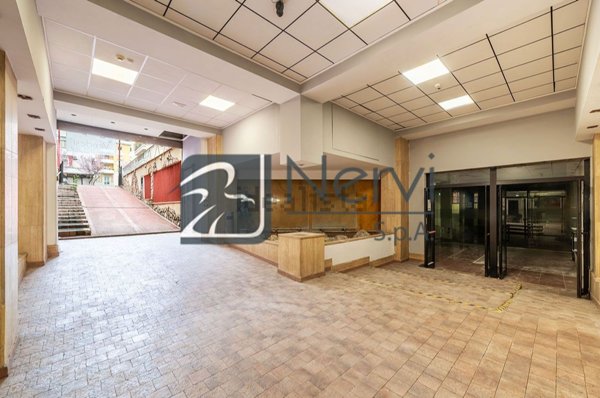 locale commerciale in vendita a Roma in zona Aurelio