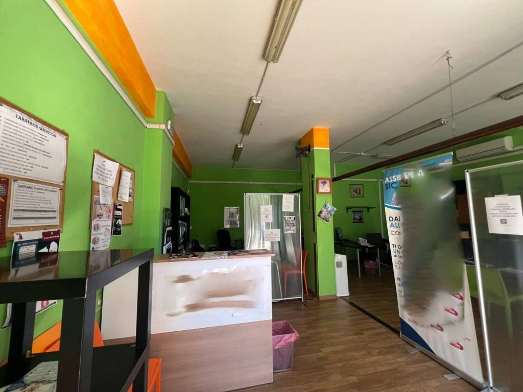 negozio in vendita a Roma in zona Torre Spaccata