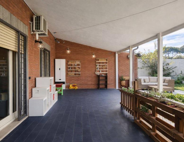 casa indipendente in vendita a Roma in zona Casal Palocco
