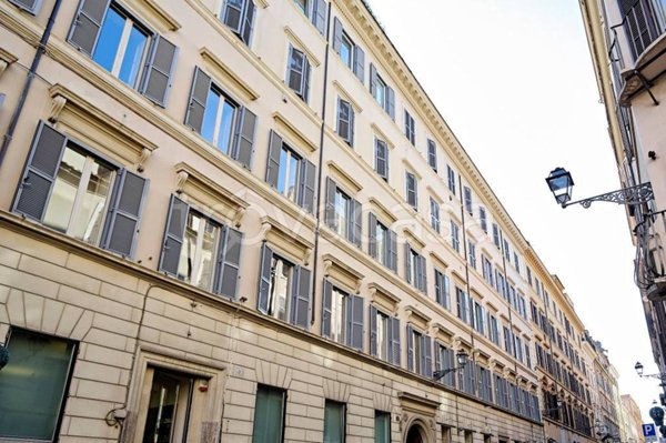 appartamento in vendita a Roma in zona Trevi-Colonna