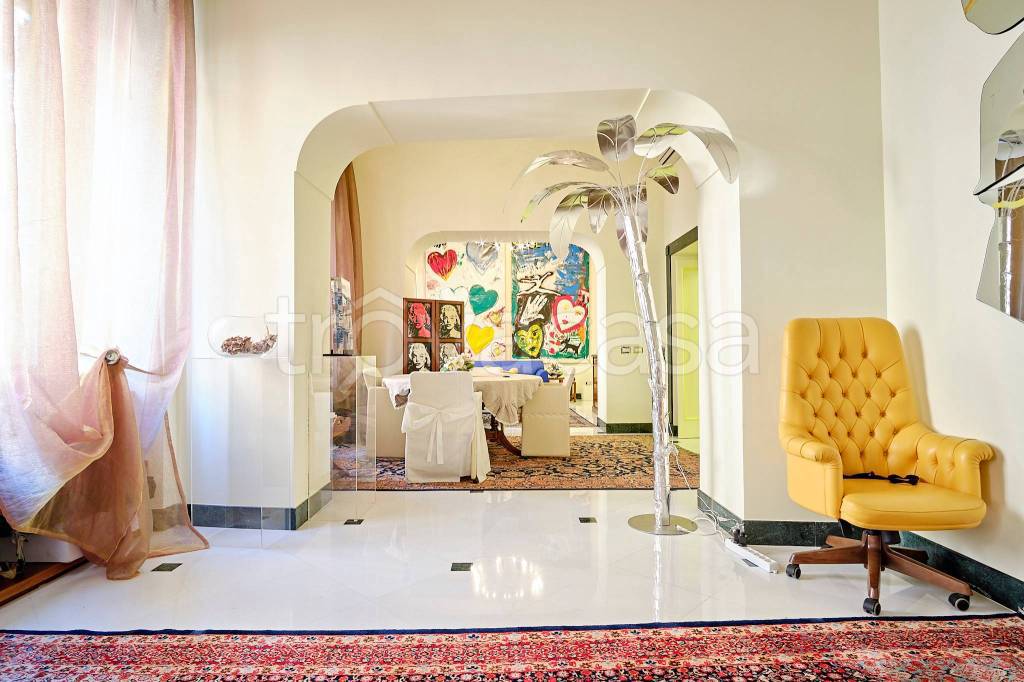 appartamento in vendita a Roma in zona Trevi-Colonna