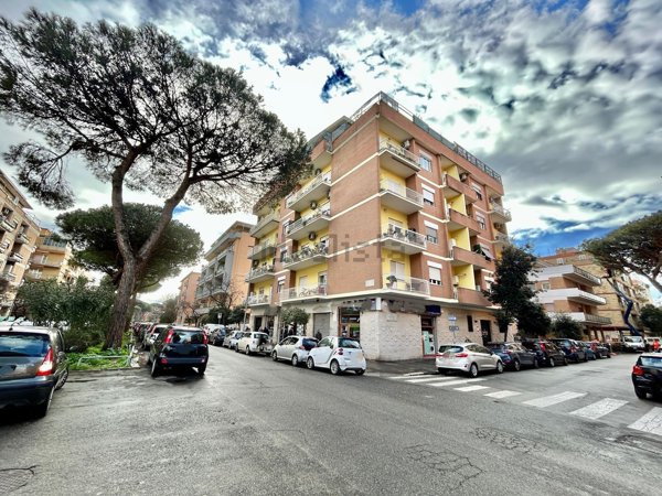 appartamento in vendita a Roma in zona Ostia