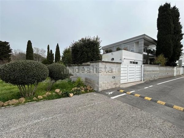 casa indipendente in vendita a Roma in zona Ostiense