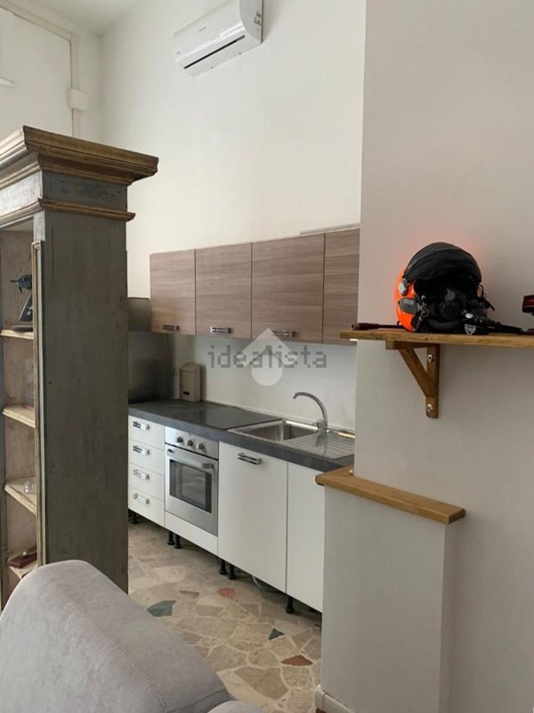 locale commerciale in vendita a Roma in zona Appio Latino