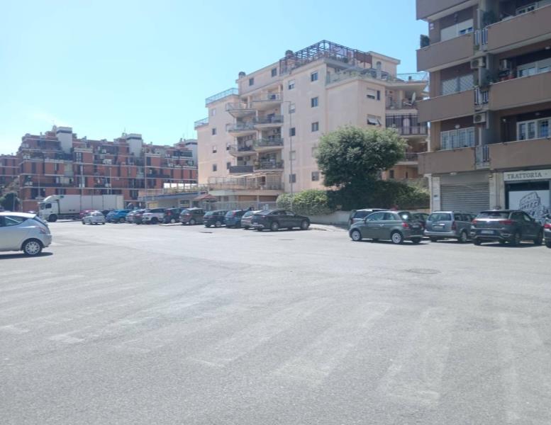 locale commerciale in vendita a Roma in zona Ostia