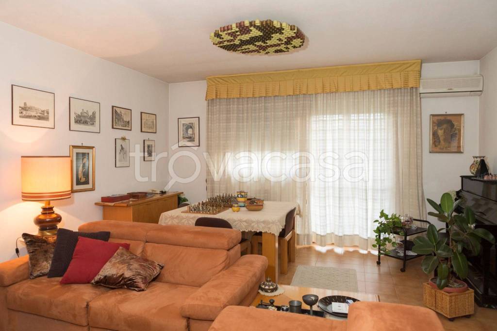 appartamento in vendita a Roma in zona Acilia