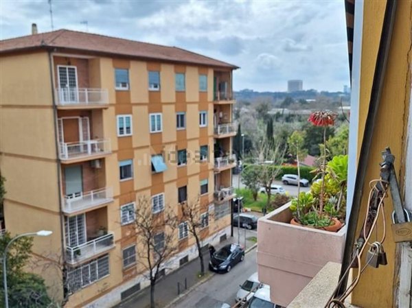 appartamento in vendita a Roma in zona Ostiense