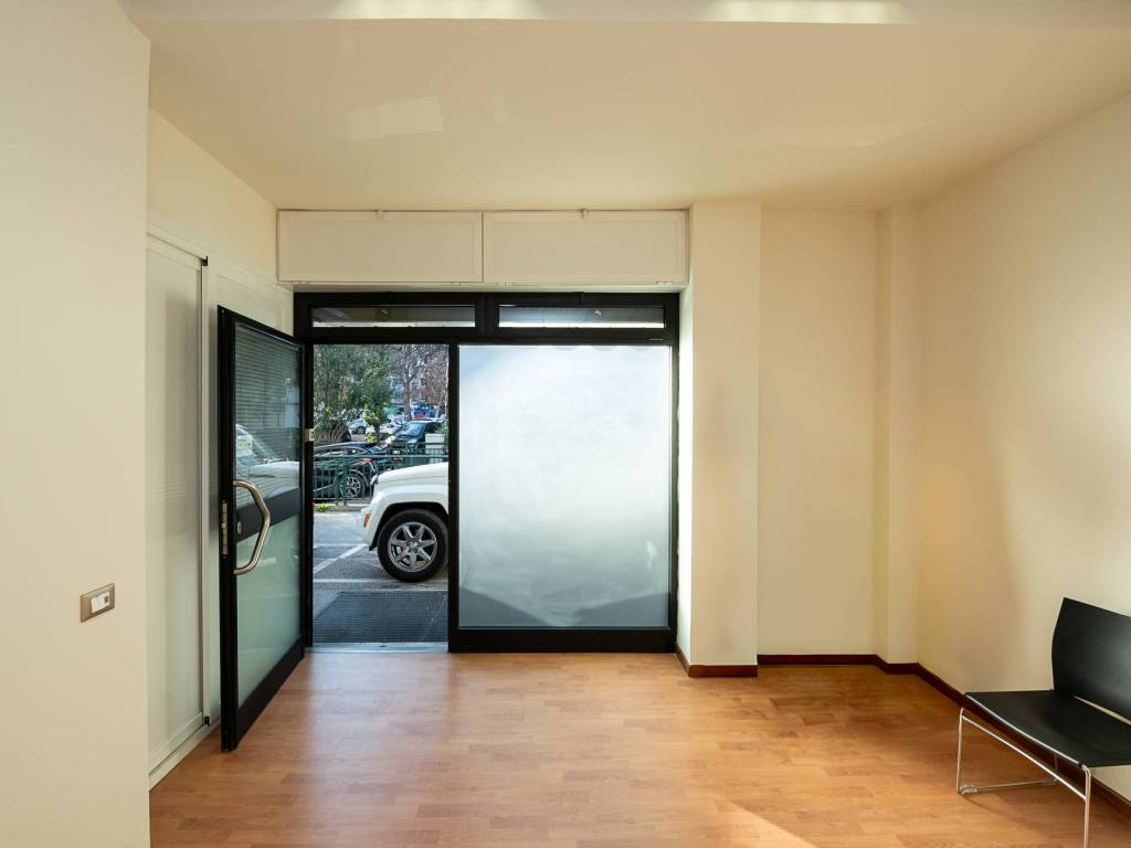 negozio in vendita a Roma in zona Collatino