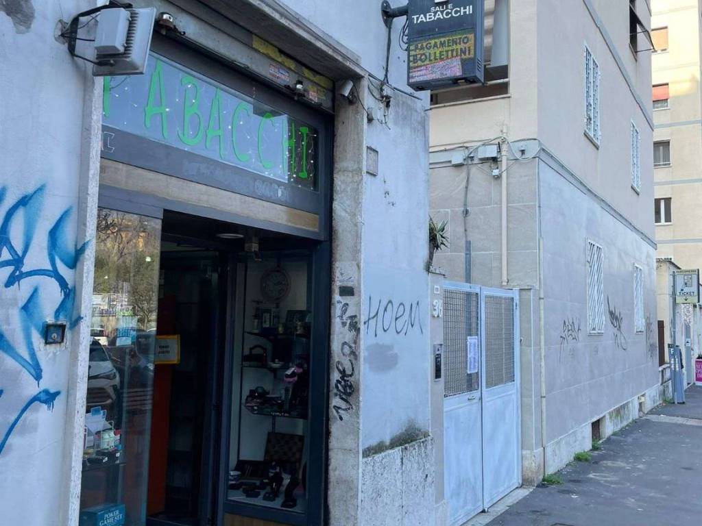 negozio in vendita a Roma in zona San Saba - Ripa