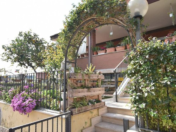 casa indipendente in vendita a Roma in zona Spallette