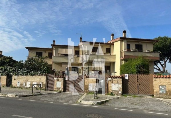 casa indipendente in vendita a Roma in zona Casal Morena