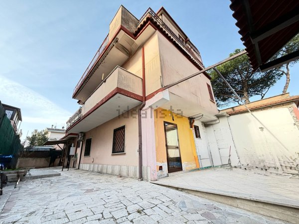 casa indipendente in vendita a Roma in zona Torre Maura