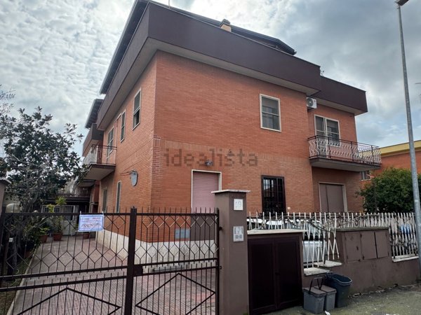 appartamento in vendita a Roma in zona Dragona/Bagnoletto