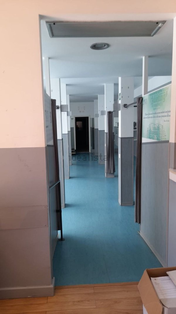 locale commerciale in vendita a Roma in zona Appio Latino