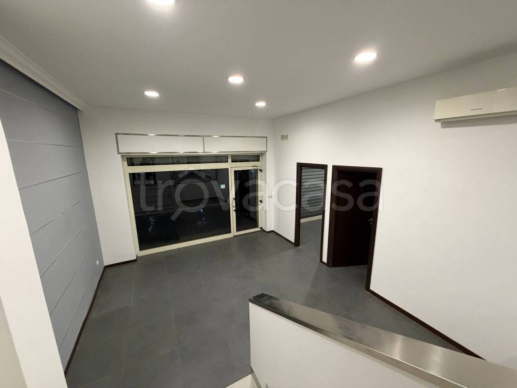 negozio in vendita a Roma in zona Ostia