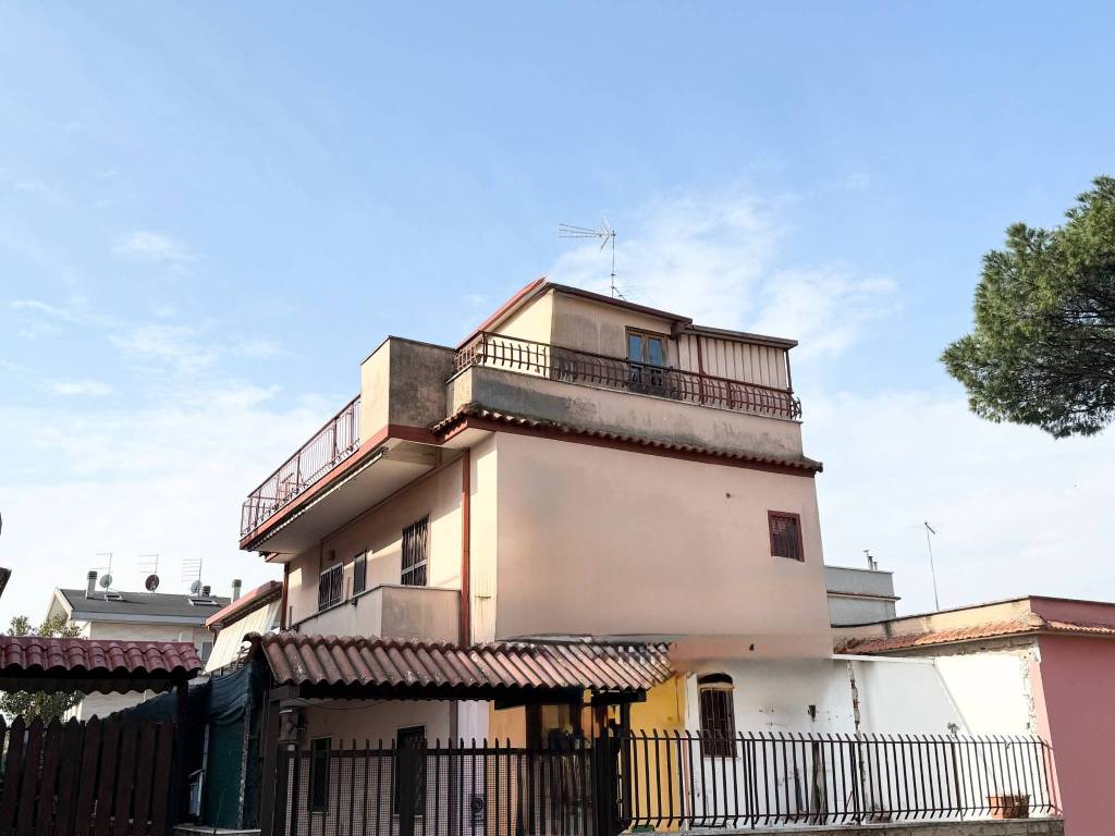casa indipendente in vendita a Roma in zona Torre Maura