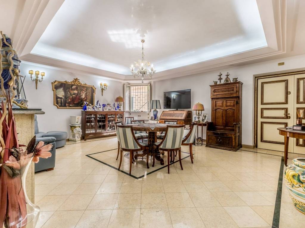 appartamento in vendita a Roma in zona Celio