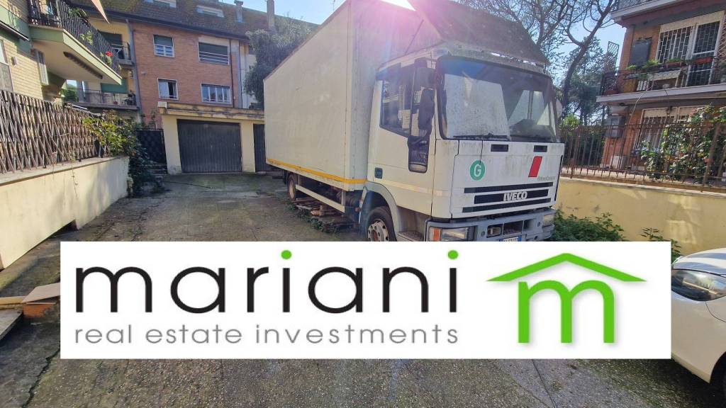 negozio in vendita a Roma in zona Appio Claudio