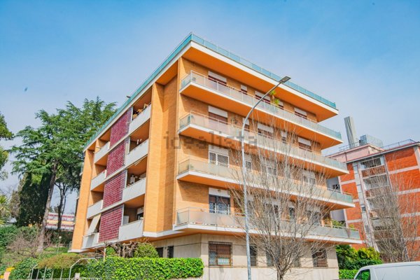appartamento in vendita a Roma in zona EUR