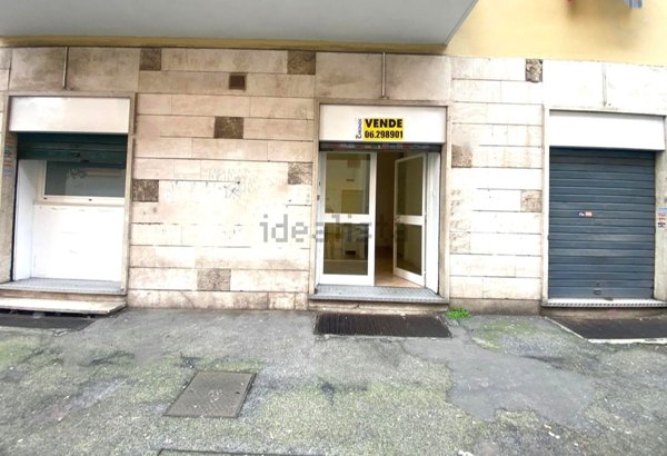 locale commerciale in vendita a Roma in zona Prenestino-Labicano