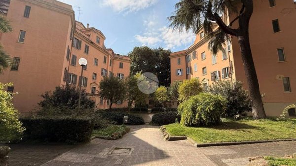 appartamento in vendita a Roma in zona Tuscolano
