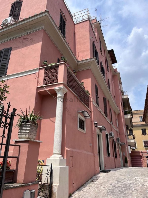 appartamento in vendita a Roma in zona Ostiense