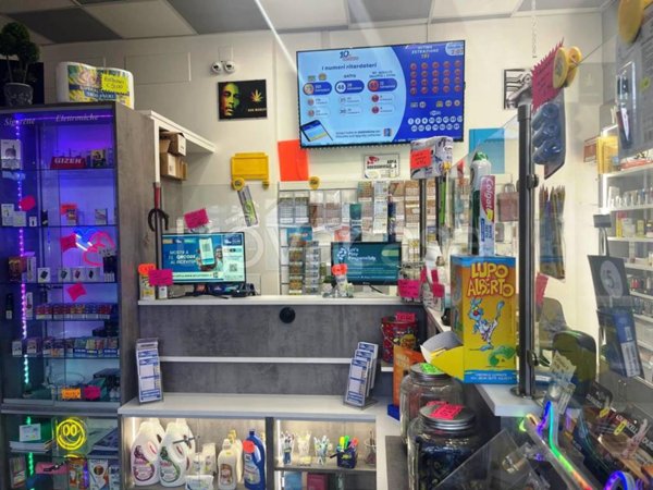 negozio in vendita a Roma in zona Primavalle