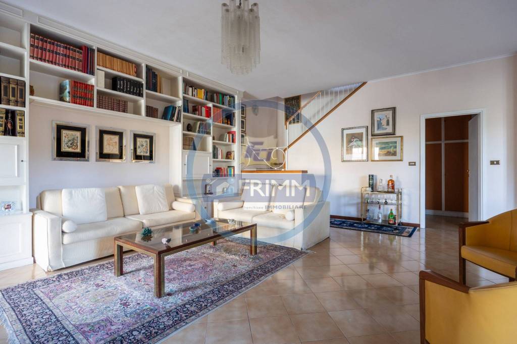 casa indipendente in vendita a Roma in zona Casal Palocco