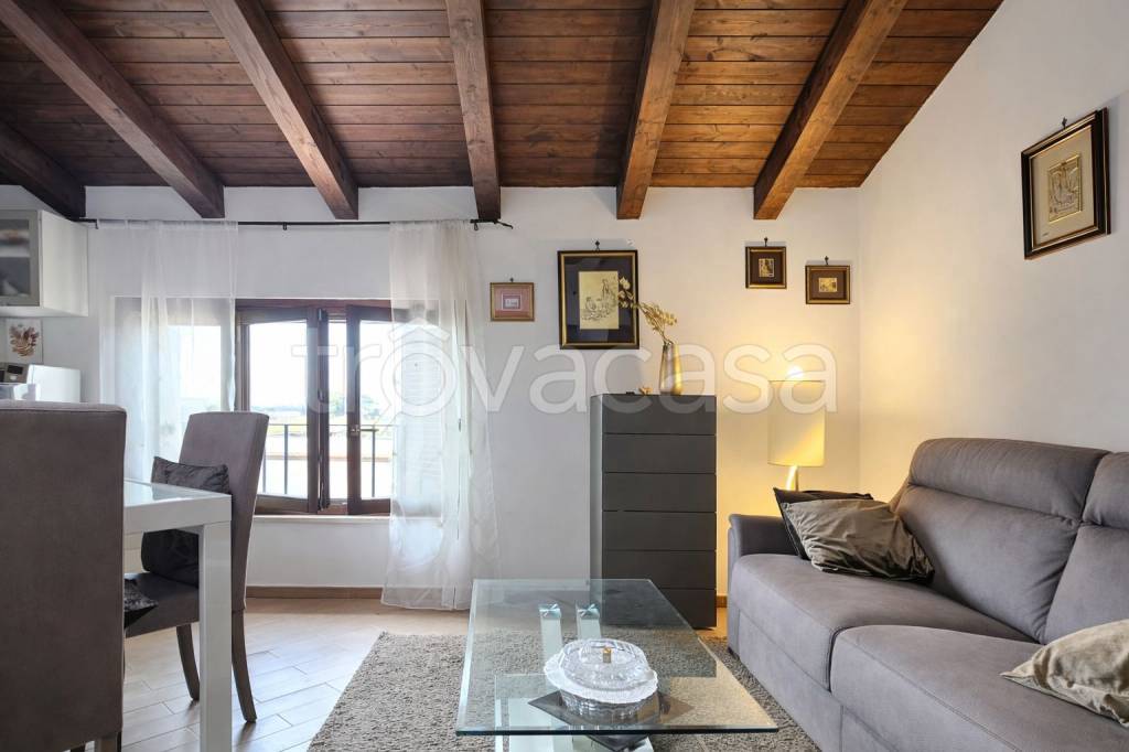 appartamento in vendita a Roma in zona Acilia