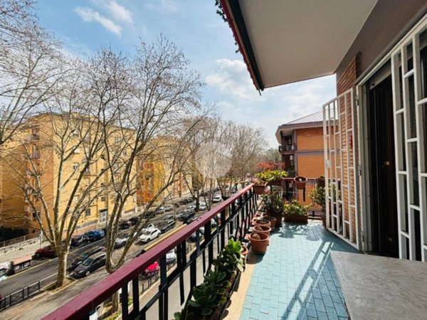 appartamento in vendita a Roma in zona Ardeatino