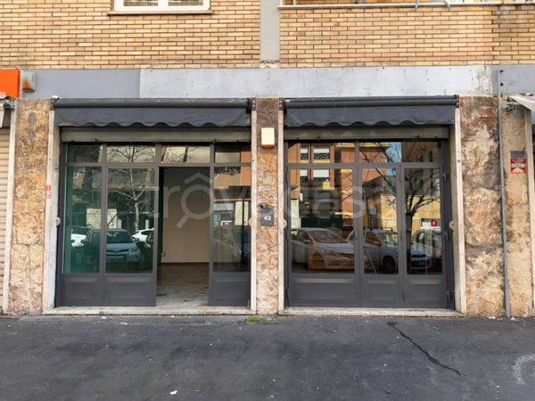 negozio in vendita a Roma in zona Prenestino-Centocelle